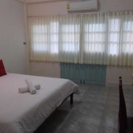 Albatross Guesthouse @ Thungwualaen Beach Pathiu Bagian luar foto
