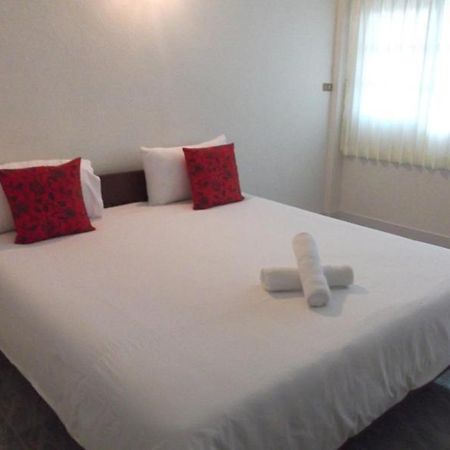 Albatross Guesthouse @ Thungwualaen Beach Pathiu Bagian luar foto