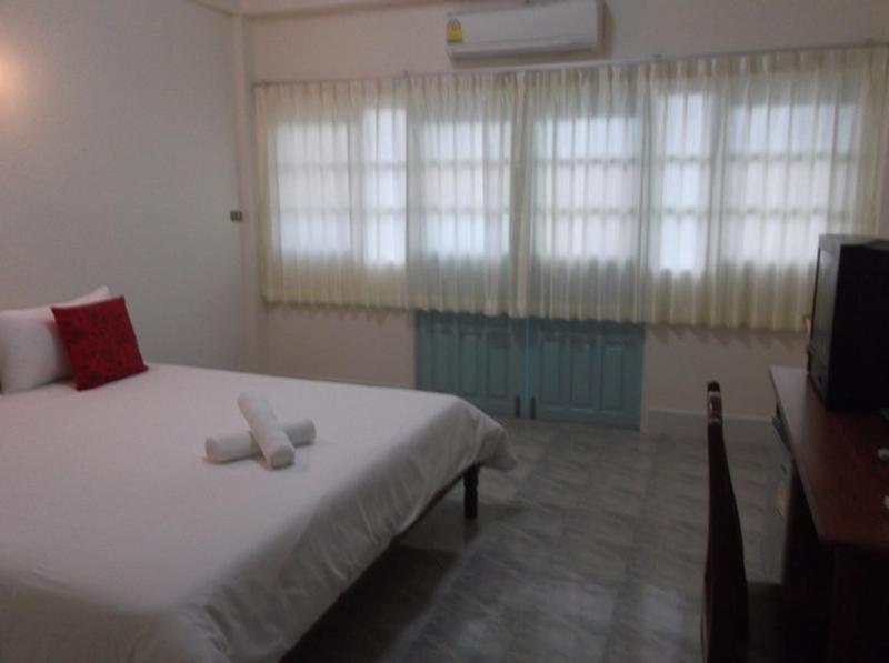 Albatross Guesthouse @ Thungwualaen Beach Pathiu Bagian luar foto