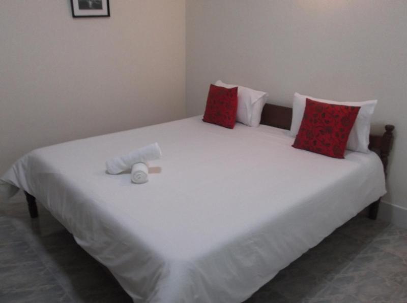 Albatross Guesthouse @ Thungwualaen Beach Pathiu Bagian luar foto