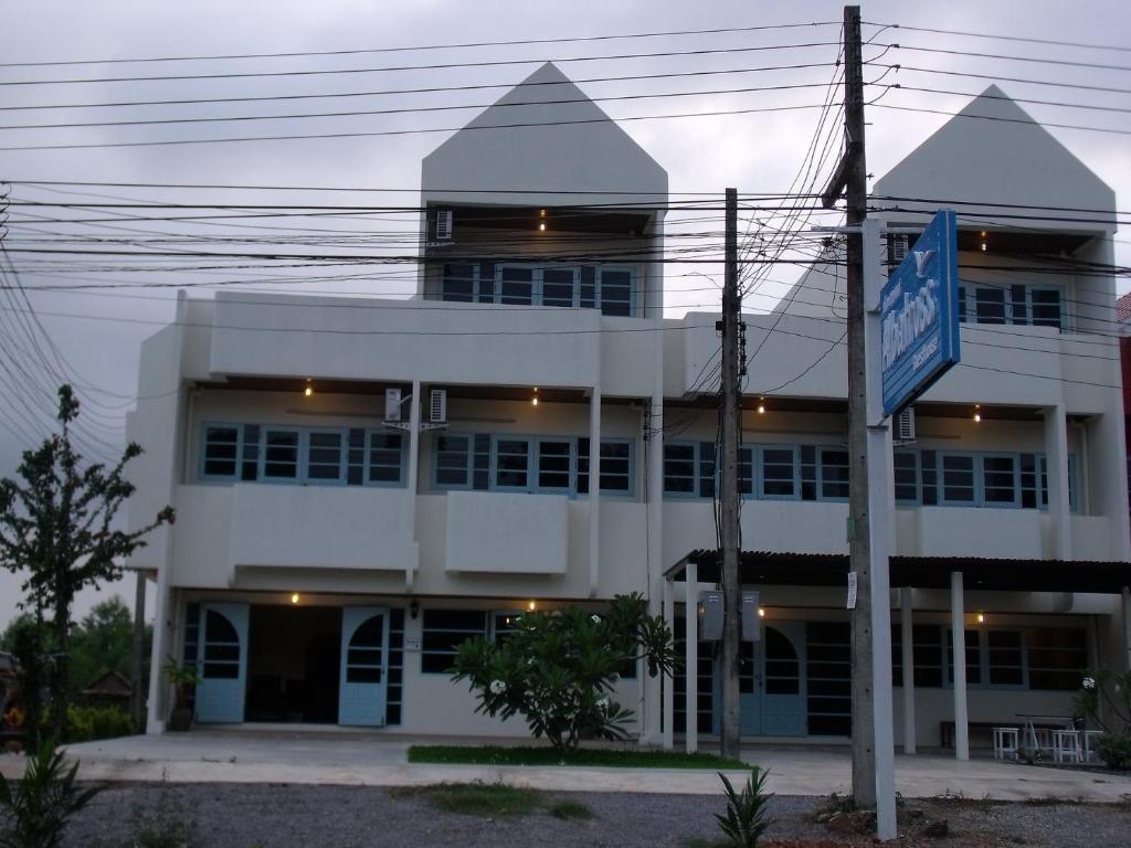 Albatross Guesthouse @ Thungwualaen Beach Pathiu Bagian luar foto