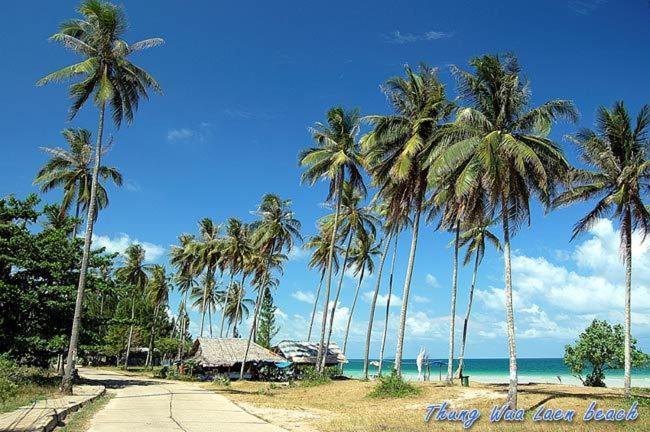 Albatross Guesthouse @ Thungwualaen Beach Pathiu Bagian luar foto