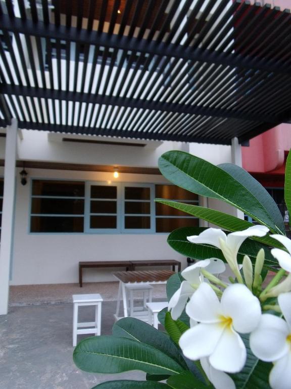 Albatross Guesthouse @ Thungwualaen Beach Pathiu Bagian luar foto