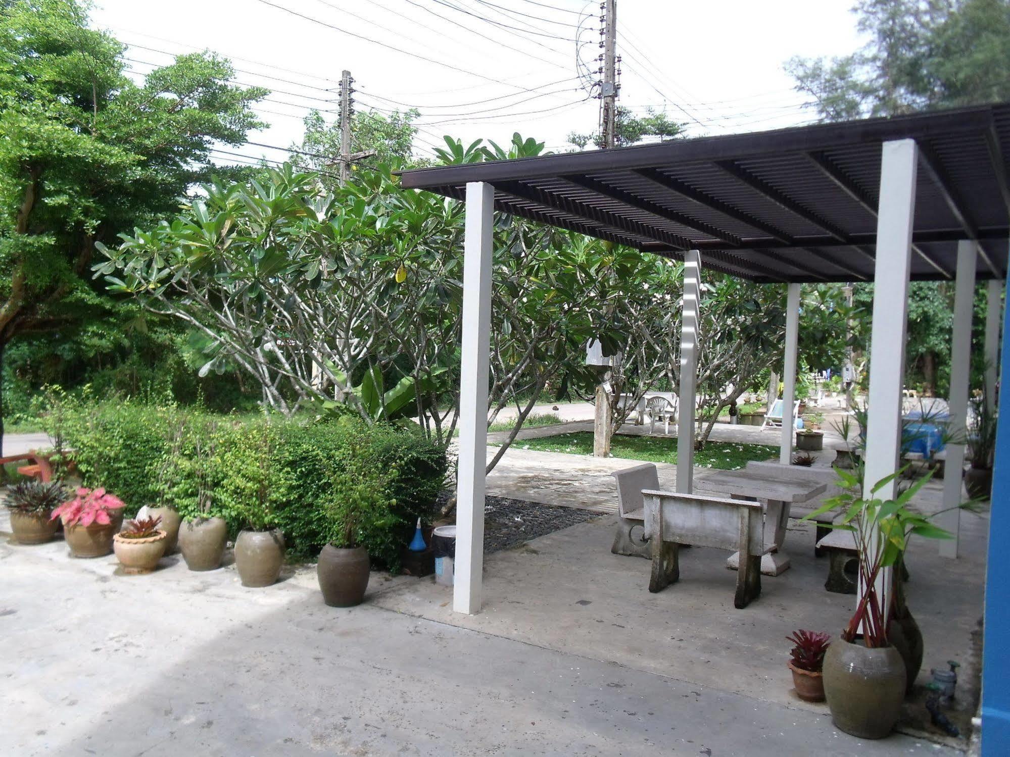 Albatross Guesthouse @ Thungwualaen Beach Pathiu Bagian luar foto