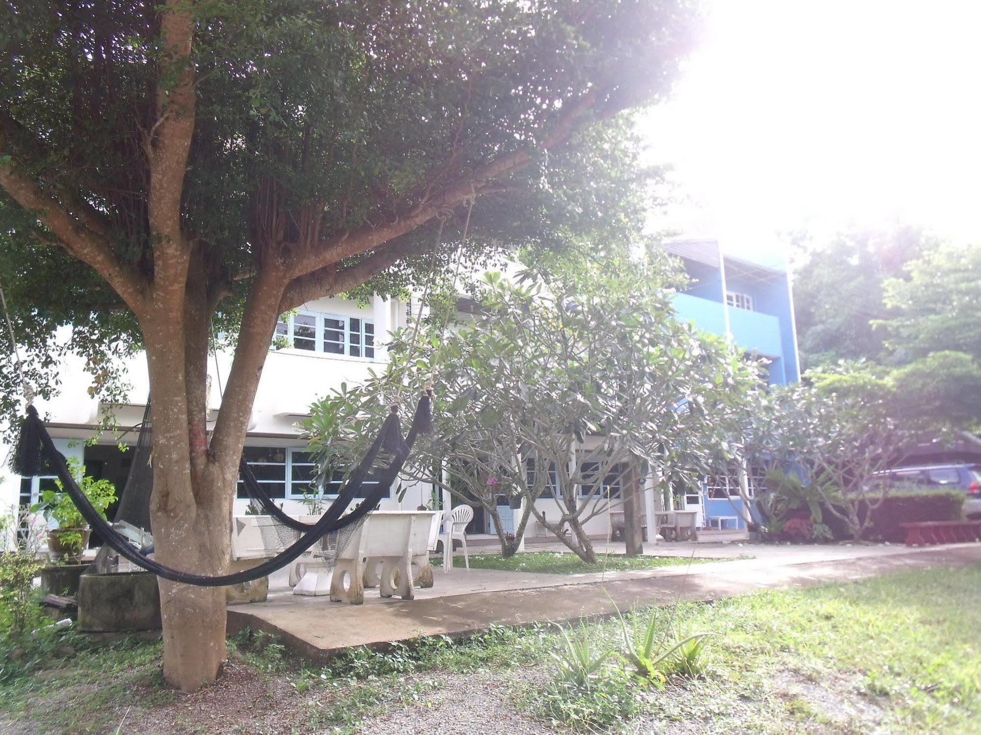 Albatross Guesthouse @ Thungwualaen Beach Pathiu Bagian luar foto