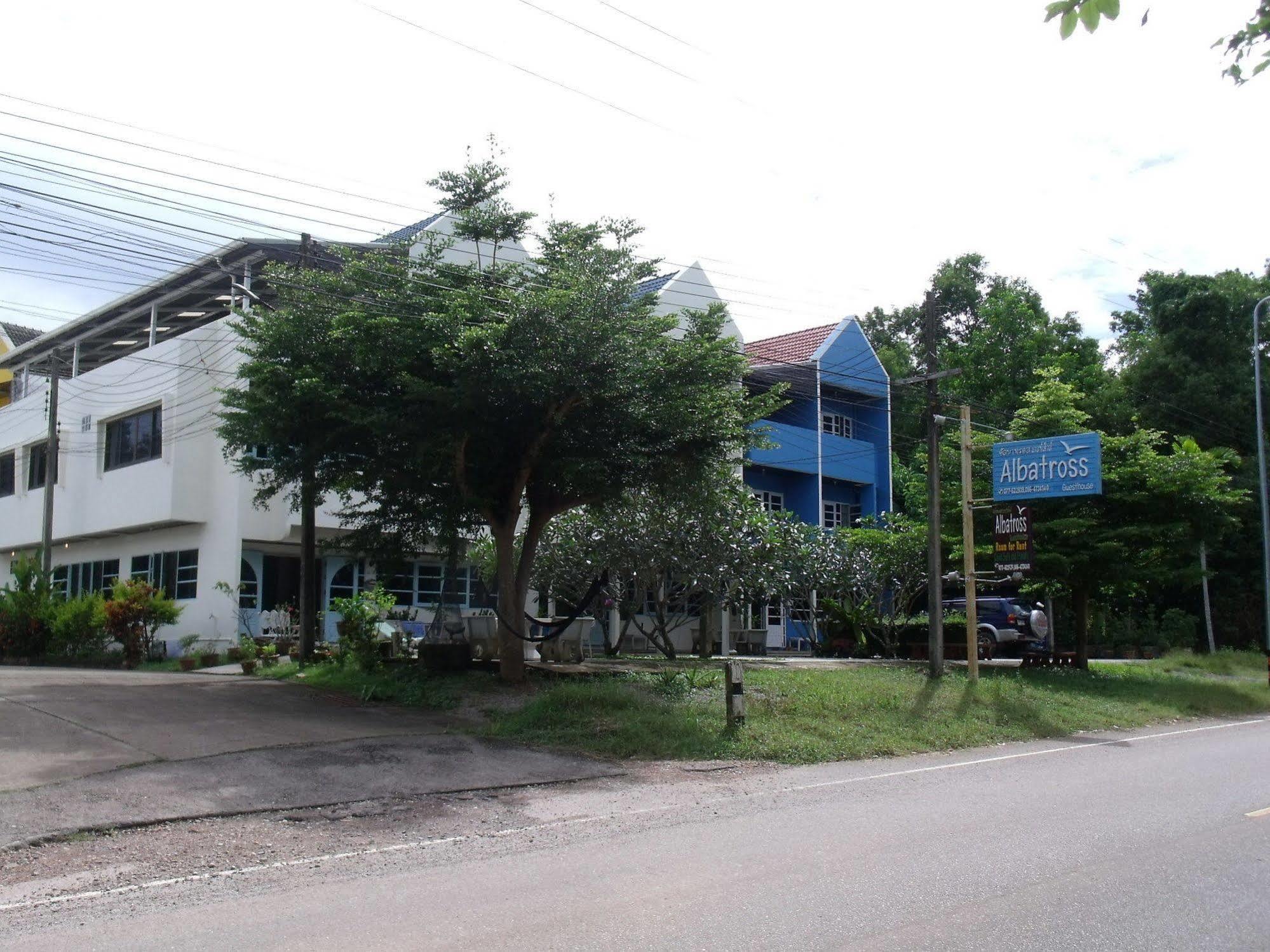 Albatross Guesthouse @ Thungwualaen Beach Pathiu Bagian luar foto